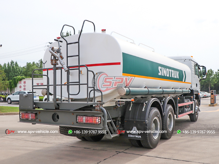 SINOTRUK Heavy-duty Water Spraying Lorry - Rear Right Side